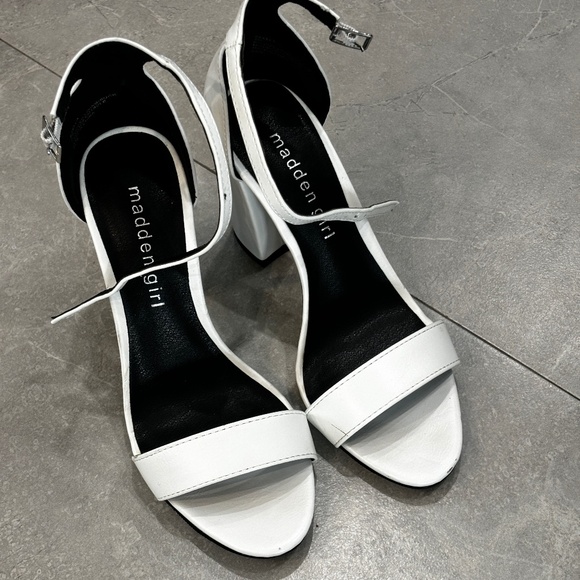 Madden Girl "Beella" Sandals - White Size 5 - Picture 2 of 10